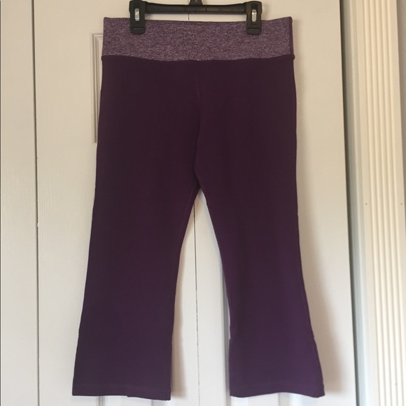 One Tooth Split Capri Leggings - Picture 1 of 9